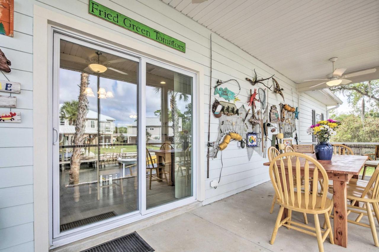 Canalside Crystal River Home With Dock And Kayaks Exterior photo